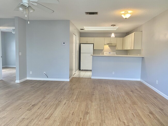 Building Photo - 5330 Elmhurst Rd