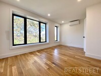 Building Photo - Stunning New 3 Bed Floor Thru in Clinton Hill