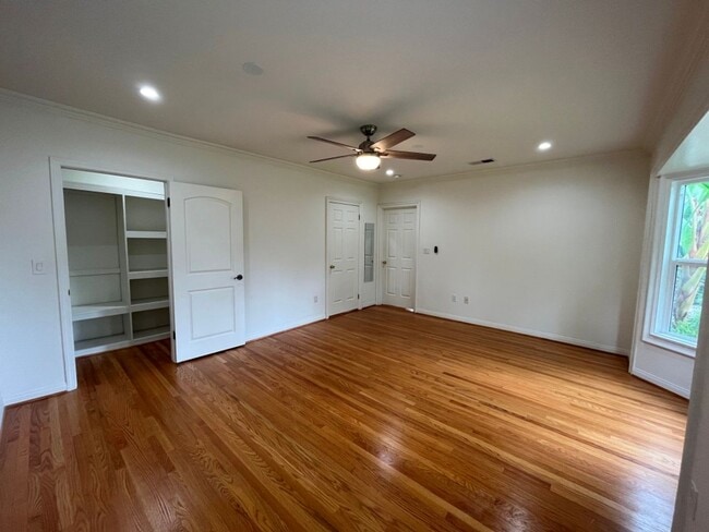 Building Photo - MOVE-IN READY! House w/full guest unit; near Ventura Blvd!