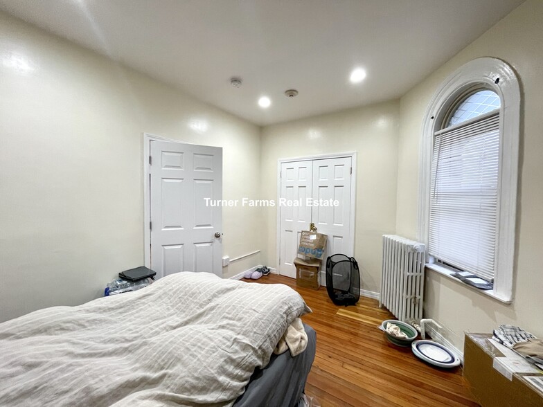 Building Photo - 79 Beacon St