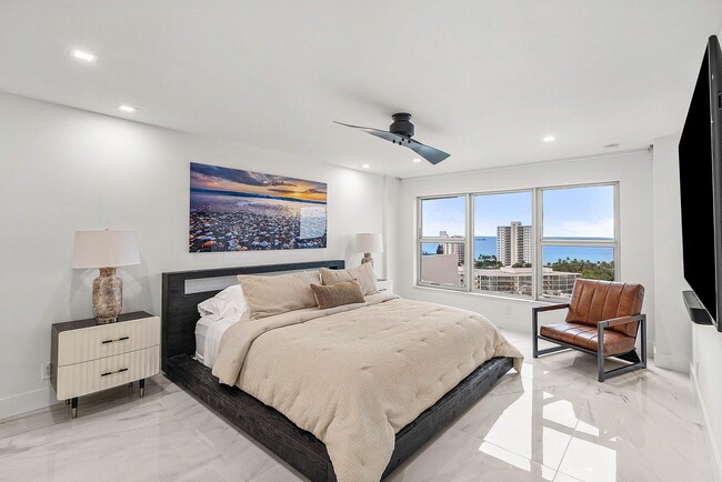 Building Photo - 875 E Camino Real