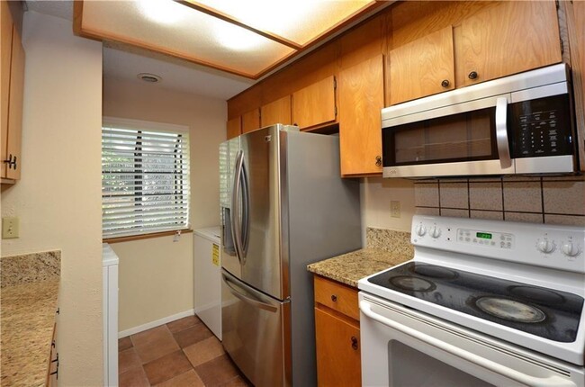Building Photo - 7122 Wood Hollow Dr
