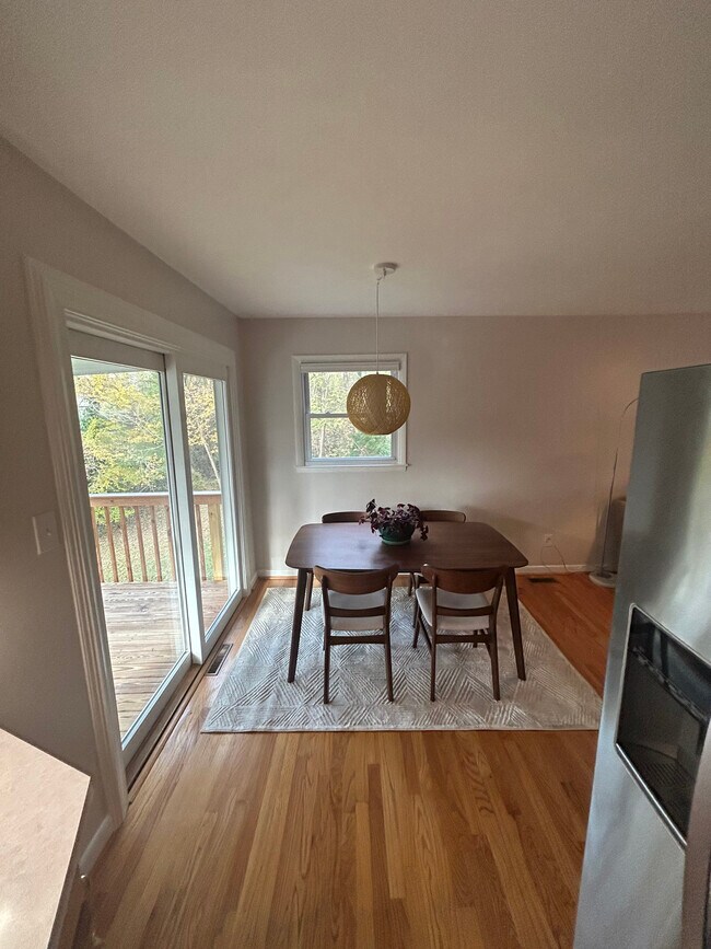 Building Photo - 44 Maple Ave