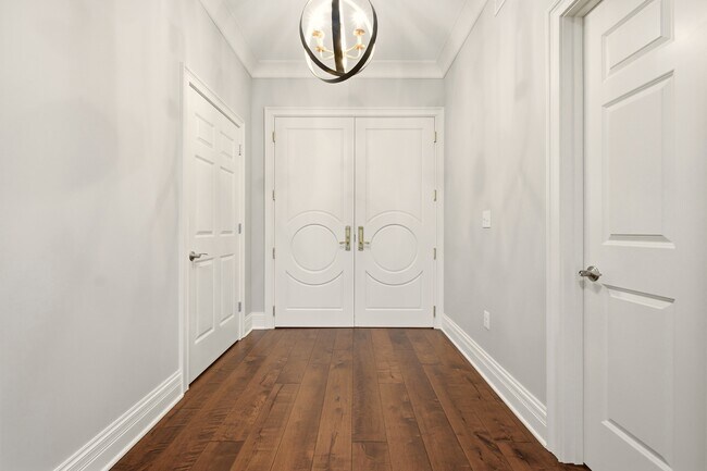 Building Photo - 6600 Seminary Woods Pl