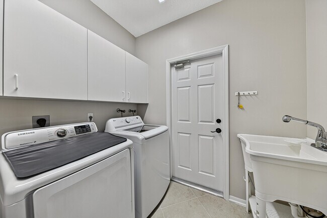 Building Photo - 12325 Cascades Pointe Dr
