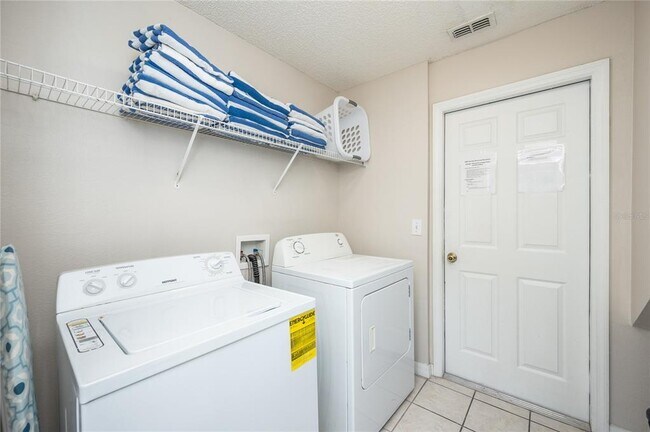 Building Photo - 8500 Sunrise Key Dr