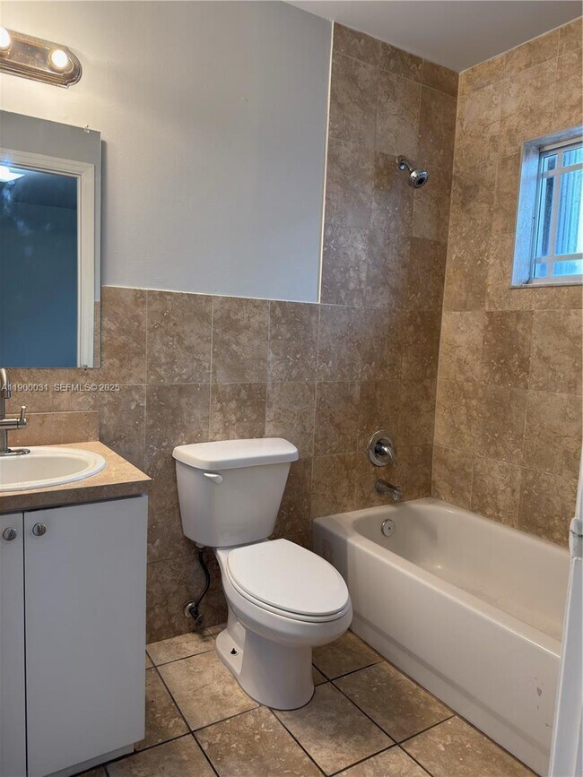 Building Photo - 1930 SW 2nd St