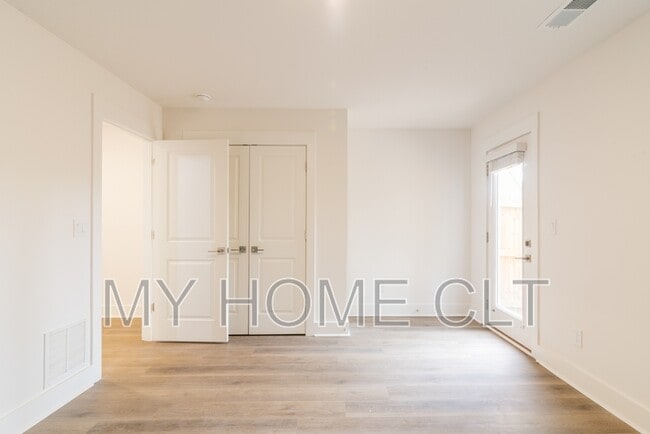 Building Photo - 2617 Dr Carver Rd