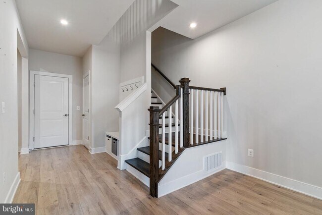 Building Photo - 1460 Meadowlark Glen Rd