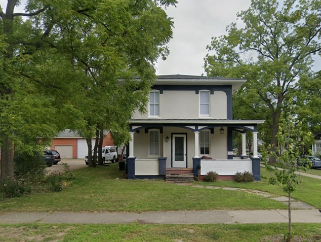 Building Photo - 704 Axtell St
