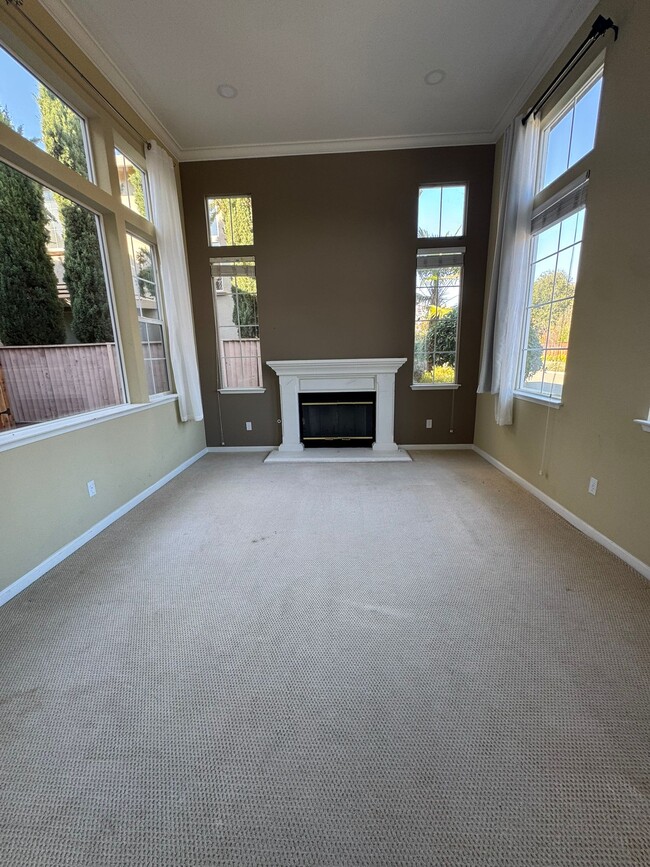 Building Photo - 37815 Fernwood Ct