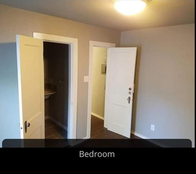 Building Photo - 1909 Brunson Ave