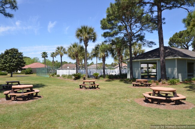 Building Photo - 437 S Shore Dr