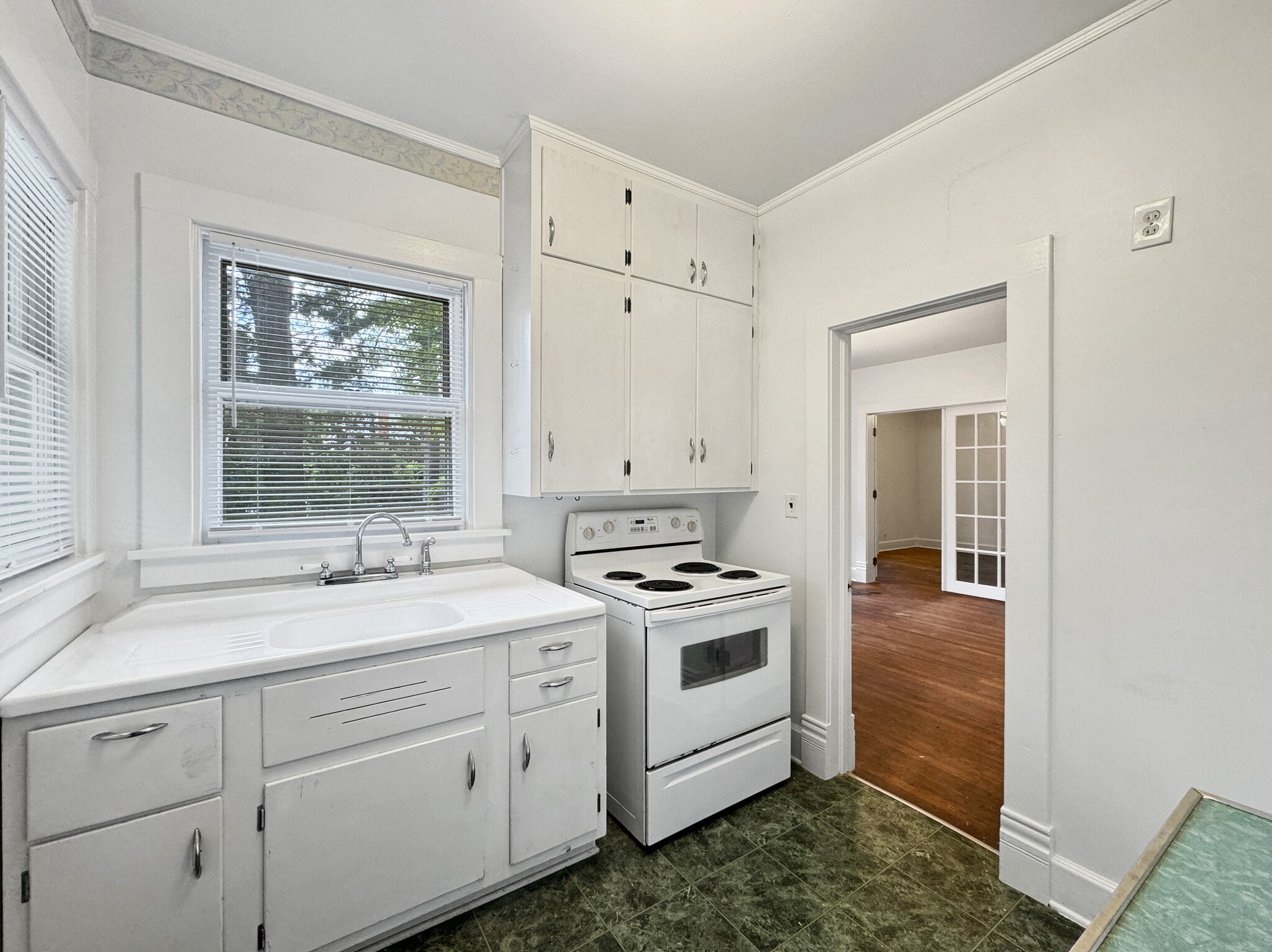 Kitchen - 727 Richmond Rd
