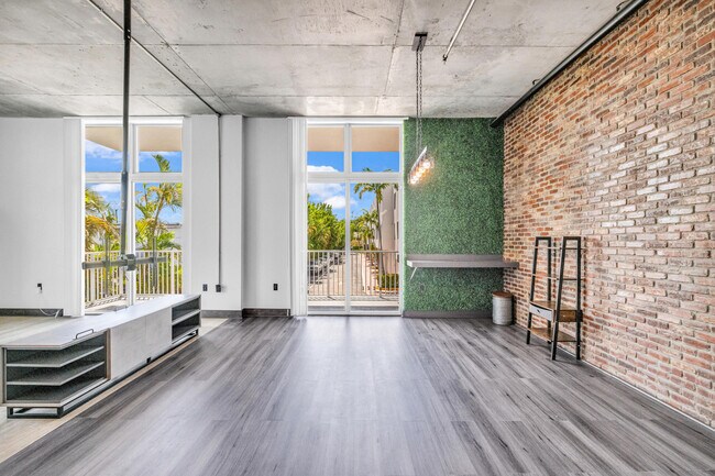 Building Photo - 2100 Van Buren St