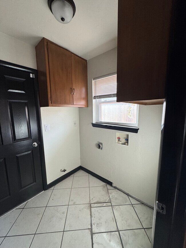 Building Photo - 145 Ann Arbor