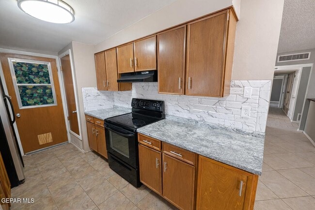 Building Photo - 410 9th St NE