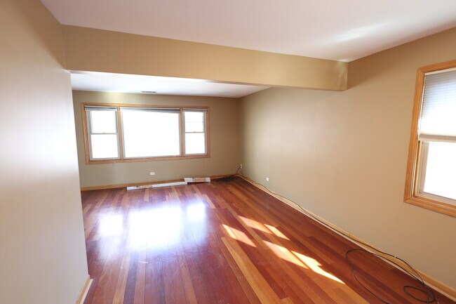 Building Photo - 9823 Linn Ave