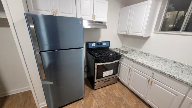 Building Photo - 787 Vose Ave