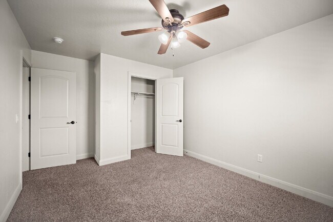 Building Photo - "Spacious 5-Bed Oasis with 3 Baths in Washington, UT – 3,171 Sq Ft of Comfort!"