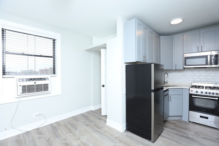 Building Photo - 508 W Belmont