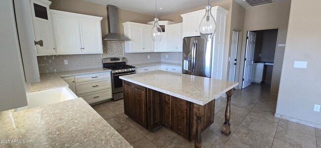 Building Photo - 839 W Hermosa Dr