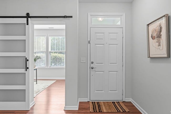 Building Photo - Stylish 2BR+Office (Optional 3rd Bedroom),...