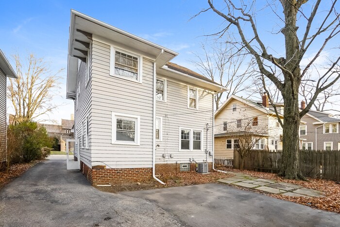 Building Photo - 12996 Cedar Rd
