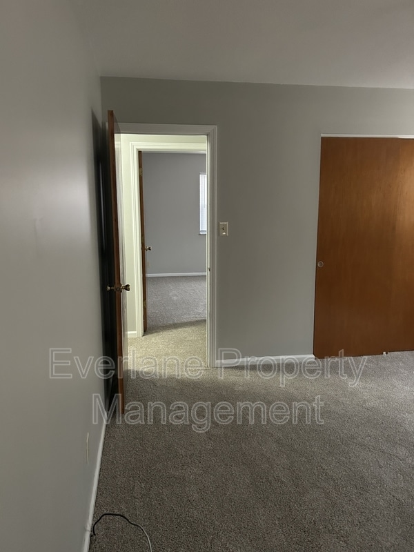 Building Photo - 10243 Bayton Ct