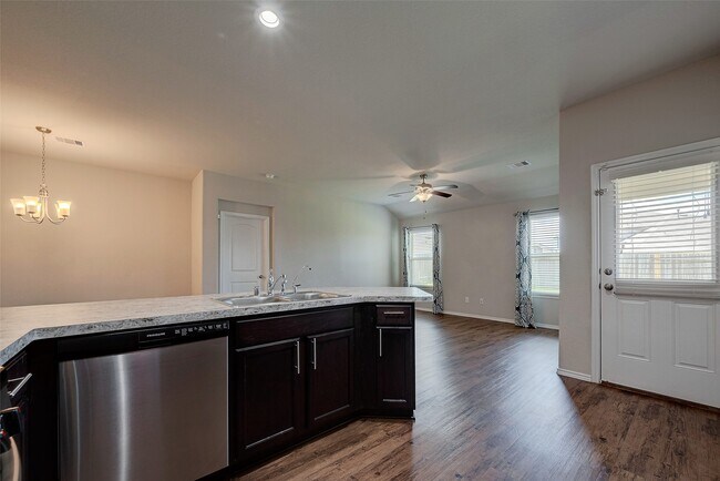 Building Photo - 14004 Lake Cres Dr