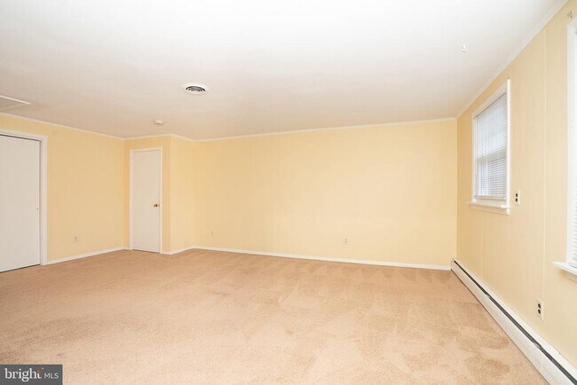 Building Photo - 15 Cranbury Rd