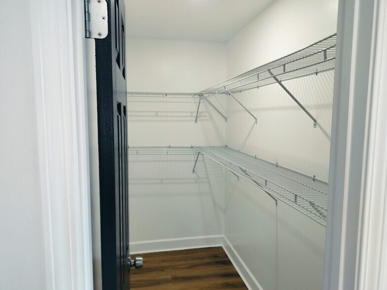 Building Photo - 731 N Price Rd