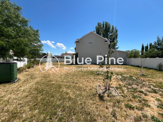 Building Photo - 5231 Clearfield Ln