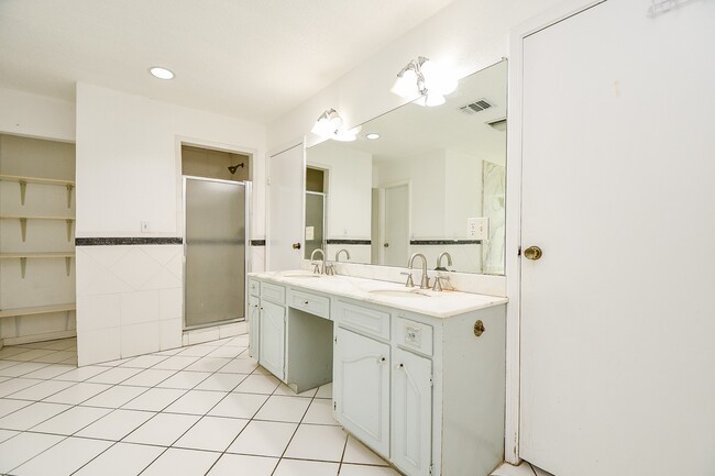 Building Photo - 11906 Pepperdine Ln
