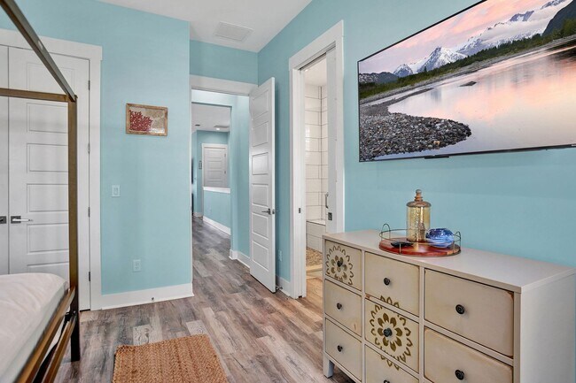 Building Photo - Luxury Beach Living Just Two Blocks from the Ocean – 4 Bed/3 Bath Fully Furnished Jacksonville Be...