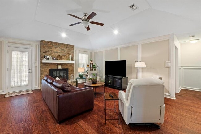Building Photo - 10701 Leafwood Ln