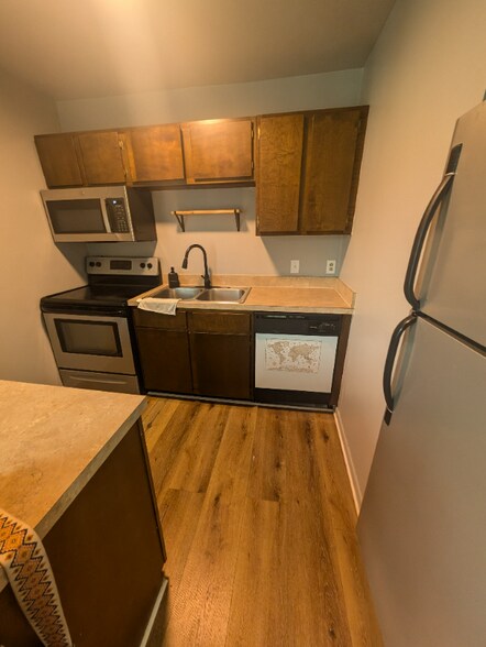 Building Photo - 821 E Wayne Ave