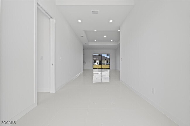 Building Photo - 3808 10th St SW