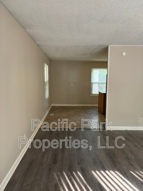 Building Photo - 3639 Richelieu Rd