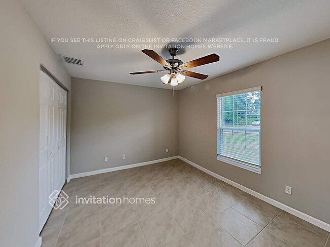 Building Photo - 819 SW Tulip Blvd