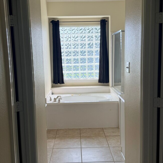 Building Photo - 21406 Avalon Queen Dr