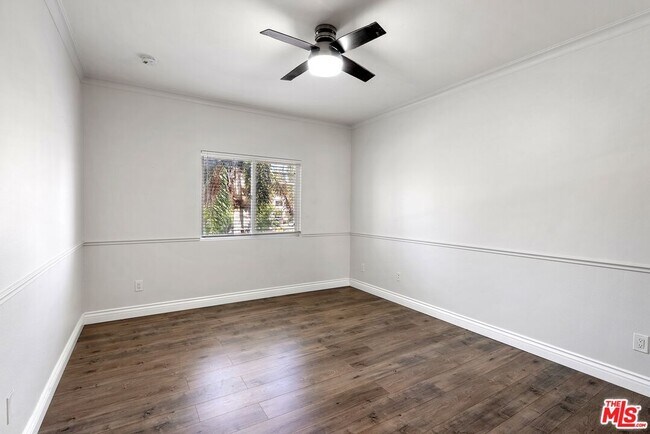 Building Photo - 7124 Farralone Ave