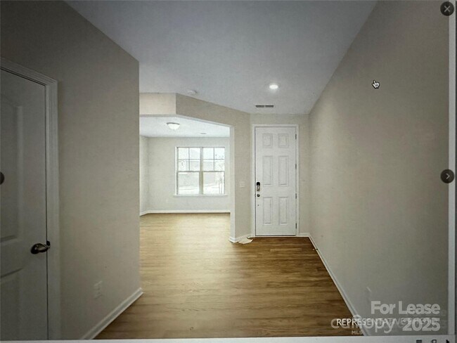 Building Photo - 5021 Kinsbridge Dr