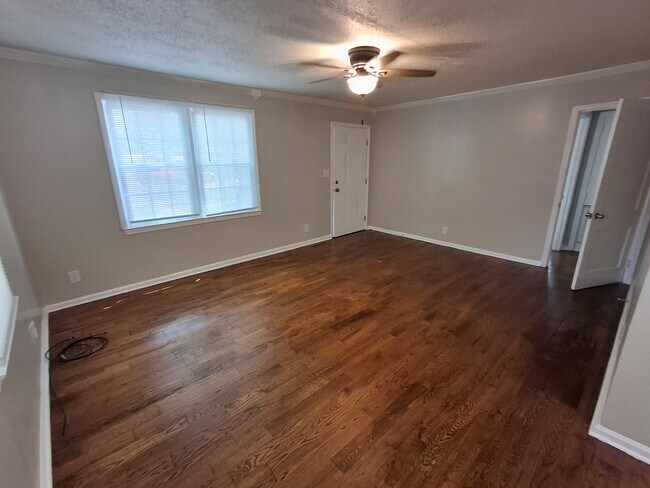 Building Photo - 825 Crestline Cir NW