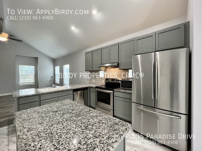 Building Photo - *3 Bed, 2 Bath Home Located Next to Canyon...