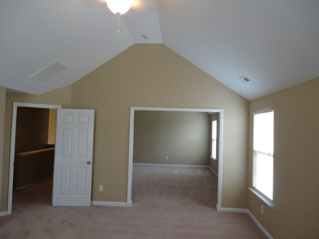 Building Photo - 1010 Golden Crest Dr