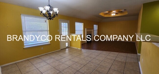Building Photo - 4509 Twin Oaks Cir