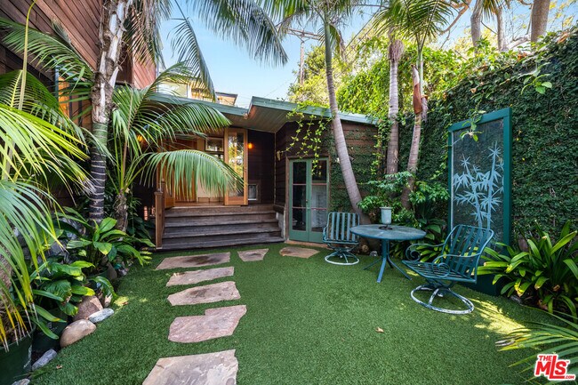 Building Photo - 454 E Rustic Rd