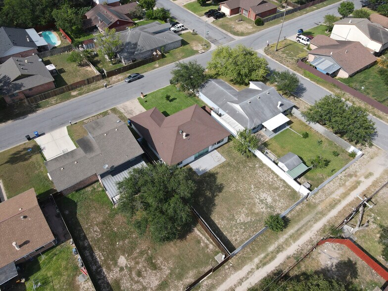 Building Photo - 1517 Robin Ave