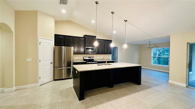 Building Photo - 4340 Lake Shore Dr